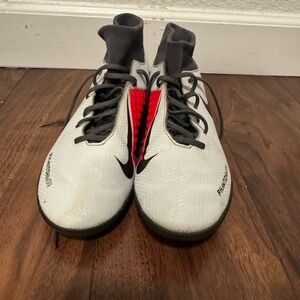 Nike White and Red Athletic Shoes Sleek Design